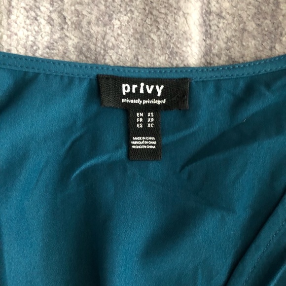 Privy Cut-Out Top from the Buckle - Picture 3 of 3